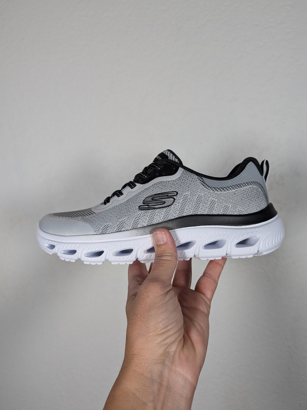 Skechers Light Gray and Black Mesh Comfort Sneaker, Size 6